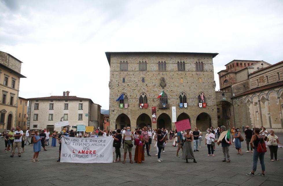 “Libera scelta” oltre cento in piazza per protesta