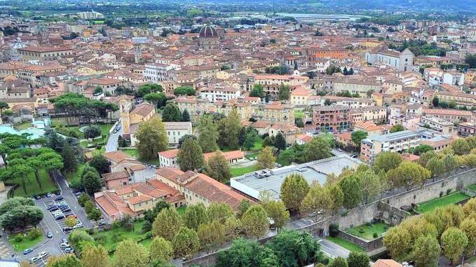 Rinasce un’area verde lungo le antiche mura