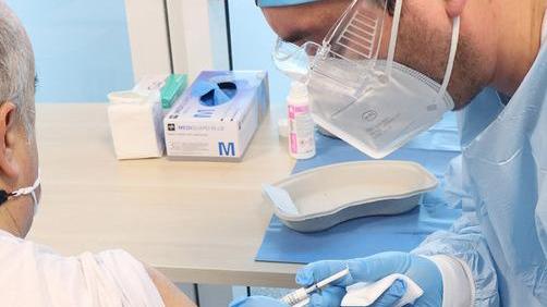 Il centro vaccinale alla piscina Fiammetta chiuderà il 30 settembre