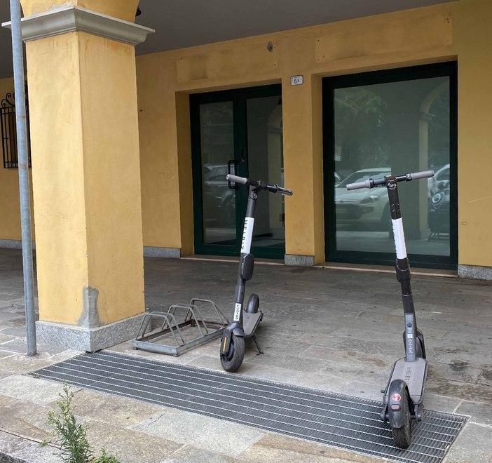 Si noleggia come una Mobike Velocità massima 21km/h 