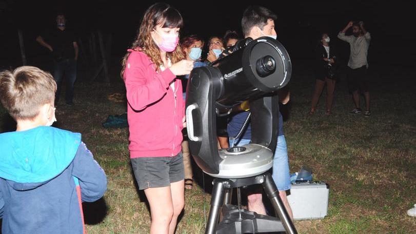 Occhi al telescopio per guardare le stelle Che successo la serata al Rio Gamberi