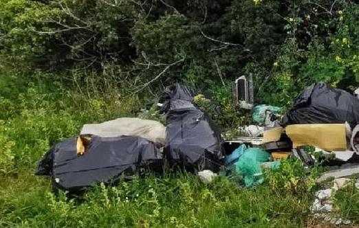 Abbandona i rifiuti nell’agro: 600 euro di multa 