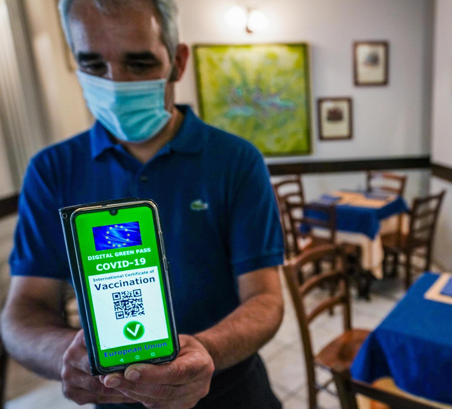 Scuola e trasporti, arriva il green pass 