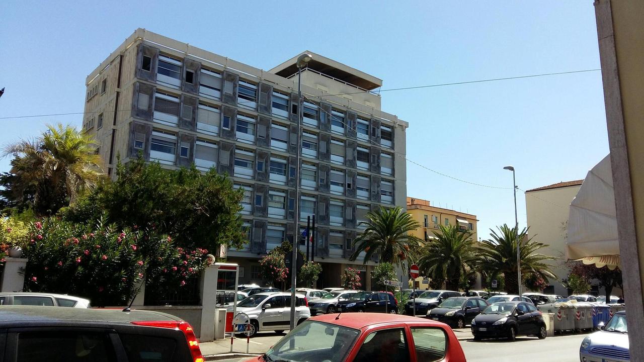 Via Roma, blitz delle forze dell'ordine: controlli a tappeto anche nelle attività