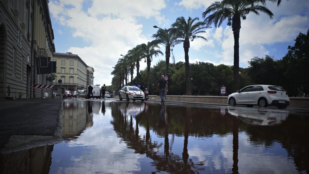 Si rompe un tubo dell'acqua, allagamento sul viale Italia