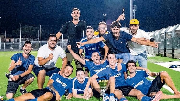 La squadra della Termoidraulica festeggia la vittoria
