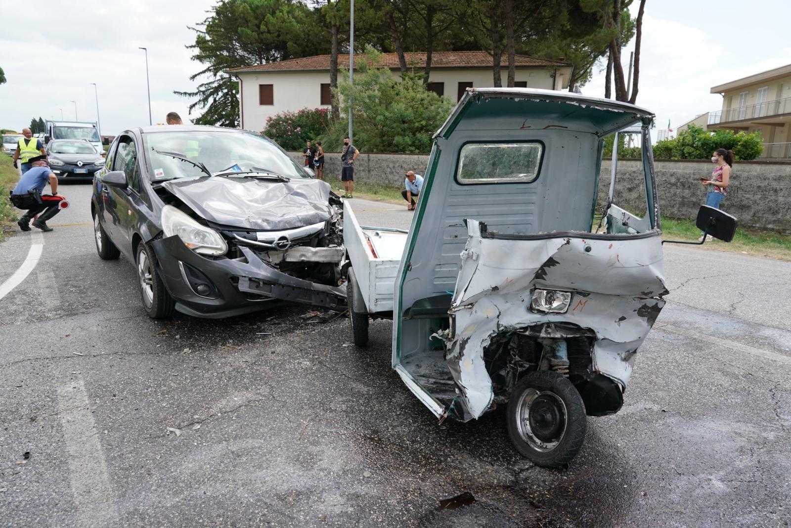 Incidente a Ponticelli, gravemente feriti due ragazzi di 16 e 15 anni
