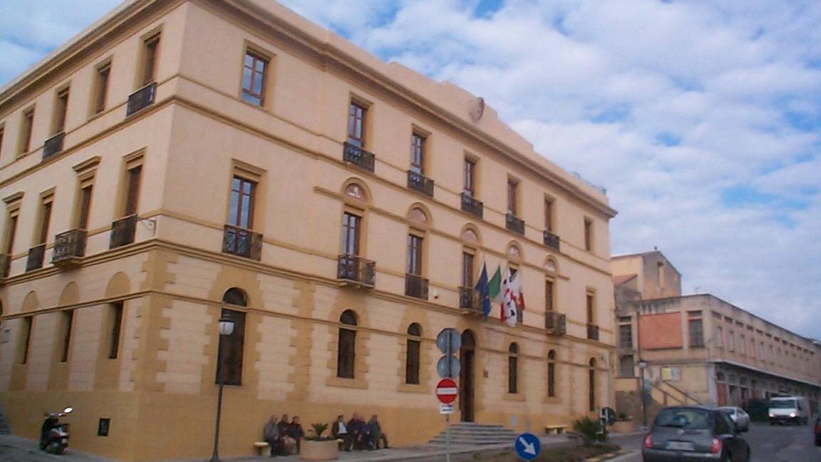 Covid, stretta a Sanluri: stop alle consumazioni al banco, vietati feste e sport di contatto