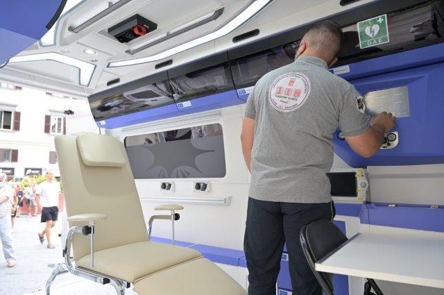 Vaccini in spiaggia, si parte dalla Maremma: come prenotare la prima dose in camper 