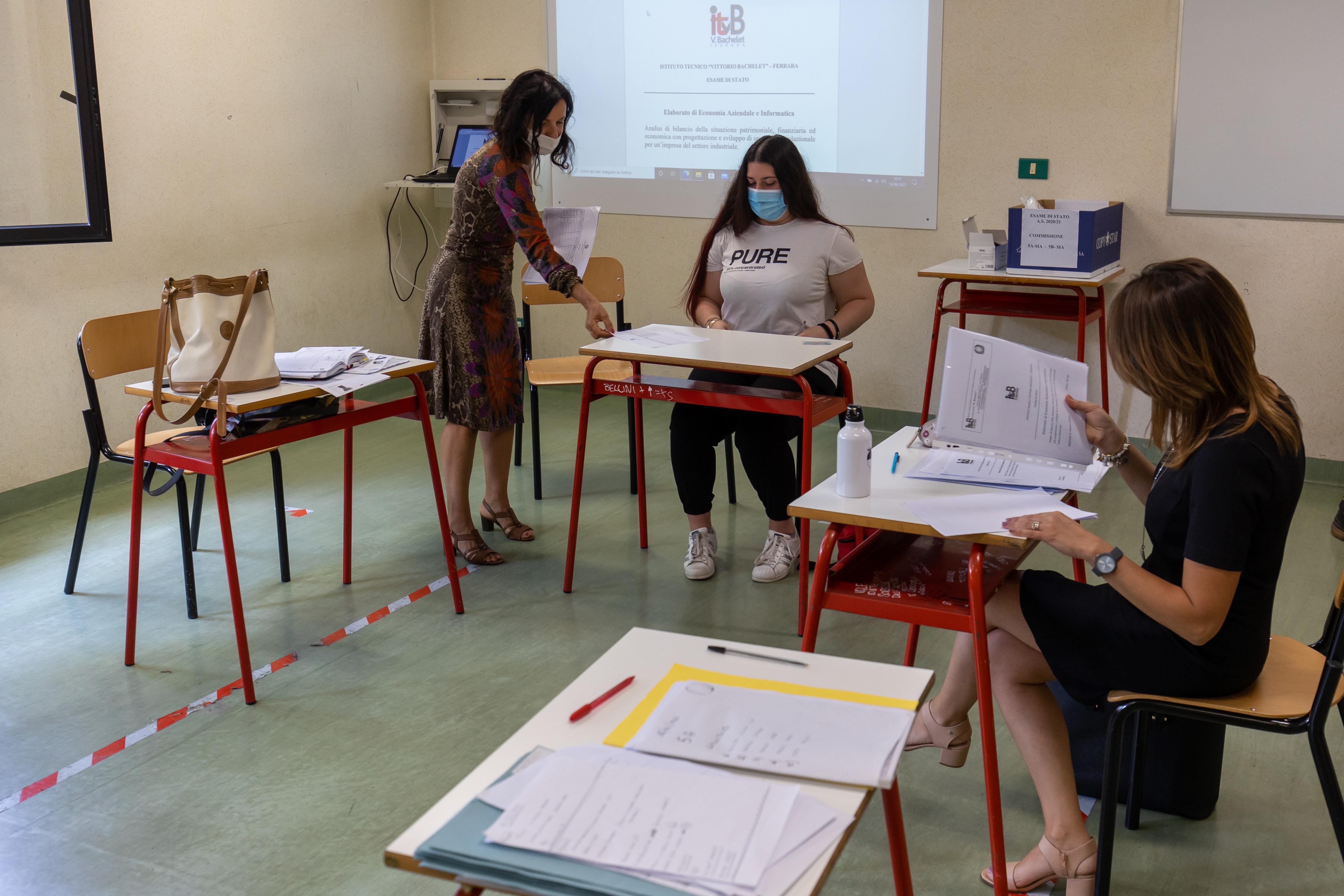 Scuola e Green pass obbligatorio: la Cgil è furiosa