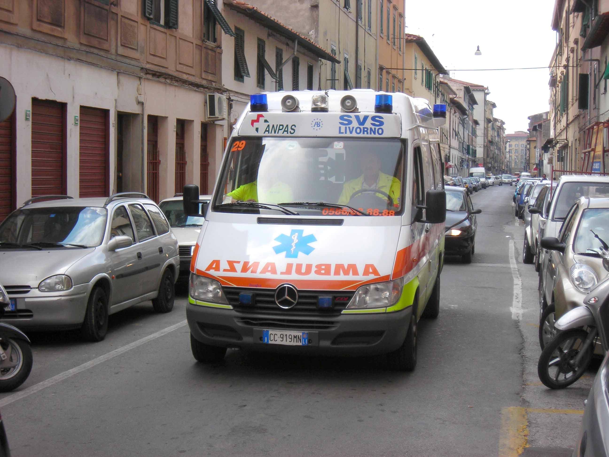 Aggressione in via Mentana in pieno pomeriggio: ferito 34enne