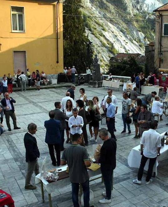 Ztl estiva a Colonnata torna il bus-navetta 