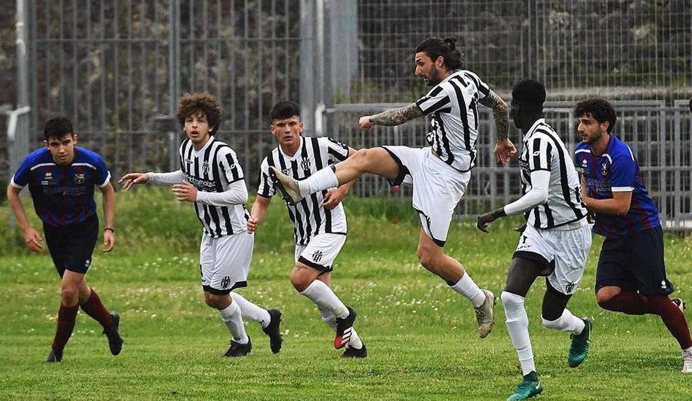 Il 18enne Thomas Dell’Amico firma per la Massese «Felicissimo di giocare qui» 