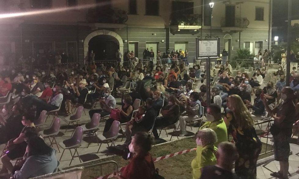 Per una sera Querceta ritrova il Palio: in centinaia per il revival del Miccio 