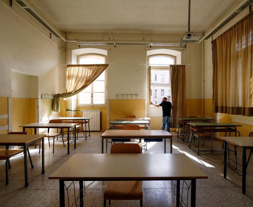 Oltre 200 cattedre vacanti in provincia e centinaia di insegnanti precari in attesa 