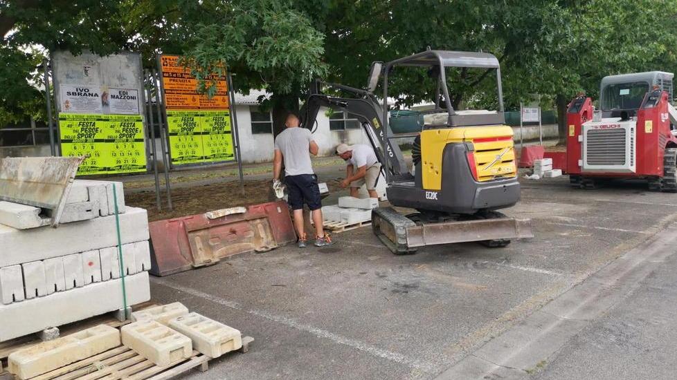 Una zona pedonale in piazza Berlinguer