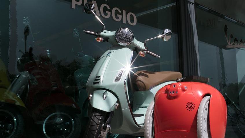 Piaggio, dal 2022 scooter più sicuri con sensori anti-incidenti