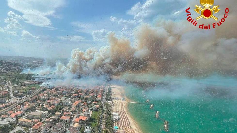 Il ministro Cingolani e l’Italia in fiamme «Il 70% degli incendi è colpa dell’uomo»