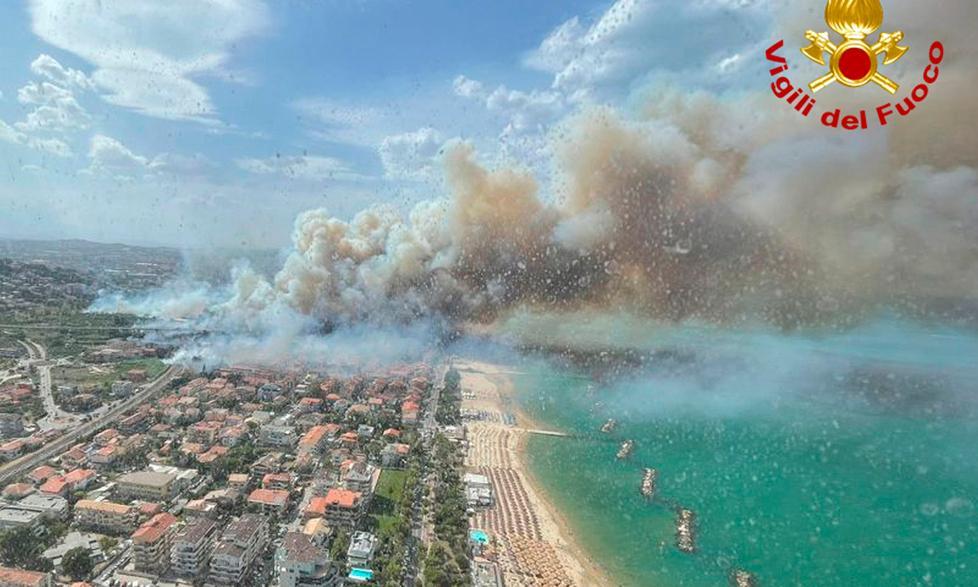 Il ministro Cingolani e l’Italia in fiamme «Il 70% degli incendi è colpa dell’uomo» 