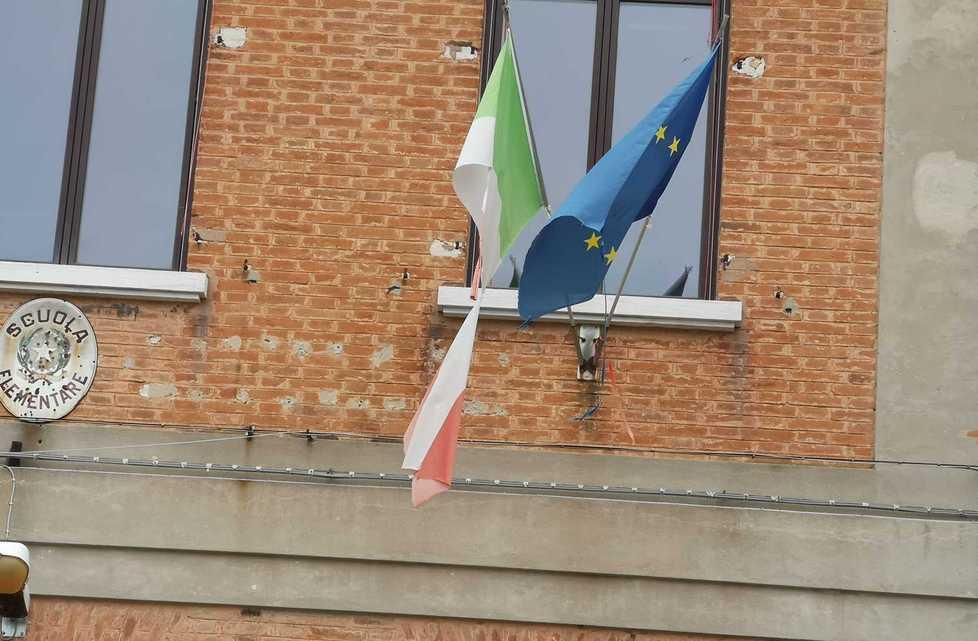 Nuove bandiere nelle scuole