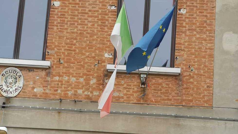 Nuove bandiere nelle scuole