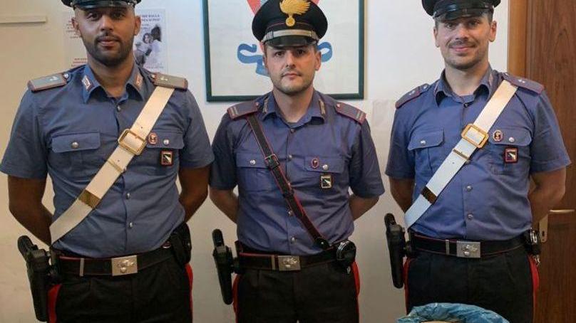 Nove etti fra hashish ecstasy e contanti, arrestato un 28enne