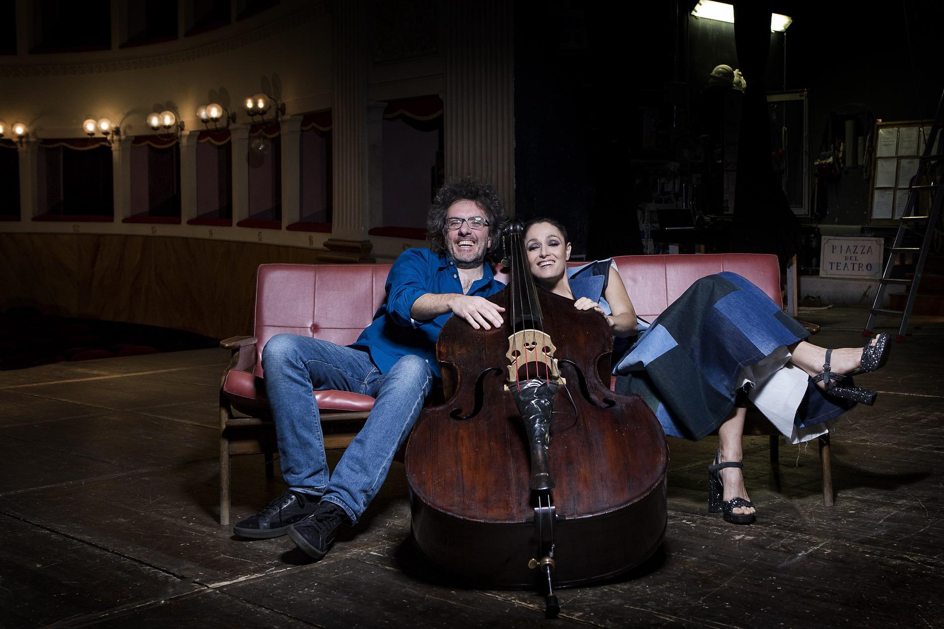 Il duo "Musica Nuda" formato da Ferruccio Spinetti e Petra Magoni