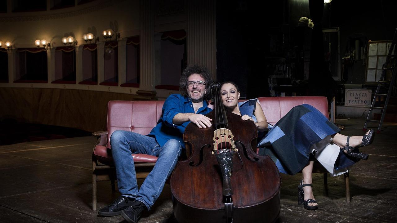 Il duo "Musica Nuda" formato da Ferruccio Spinetti e Petra Magoni