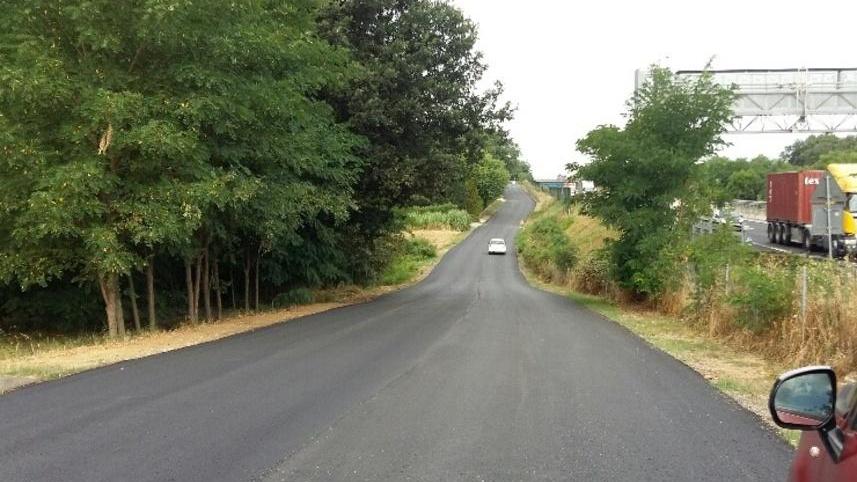Sopra a sinistra la strada come si presenta adesso