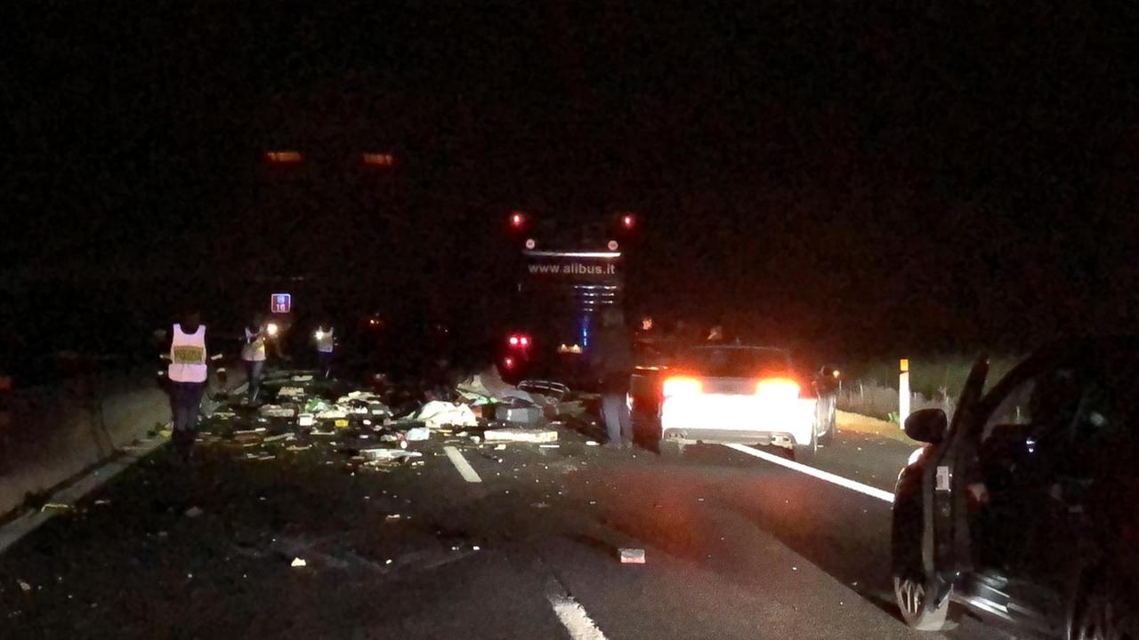 Ennesima tragedia sul lavoro: gravissimo operaio di 43 anni travolto da un camion