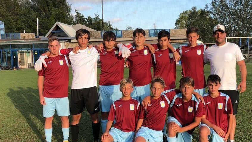 I ragazzini dell’Aston Villa e quelli del Leeds United vincono la “Premier League”