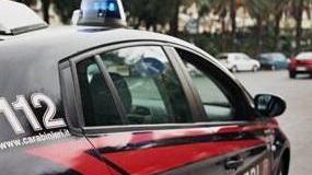 Perseguita per mesi una commessa: arrestato