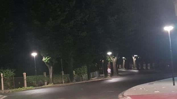 Pedoni e ciclisti più al sicuro con le luci sull’attraversamento