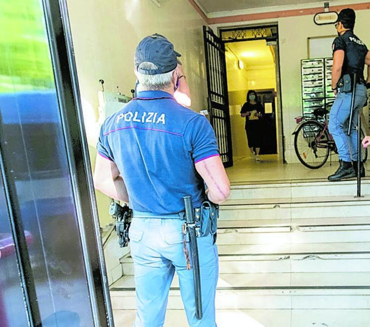 Ruba dentro il market Poi minaccia gli agenti 