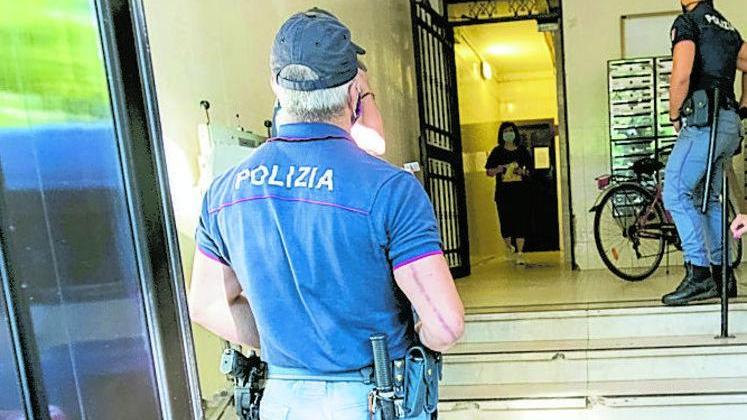 Ruba dentro il market Poi minaccia gli agenti
