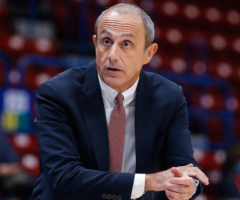 Ettore Messina impara tutti i segreti del pugilato