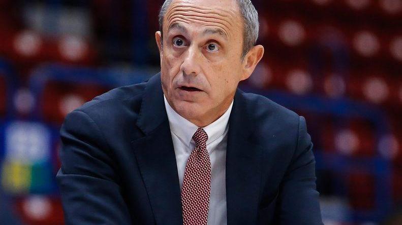 Ettore Messina impara tutti i segreti del pugilato