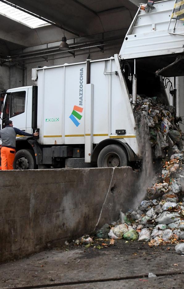 «Fermate il concorso e salvate 35 lavoratori» 