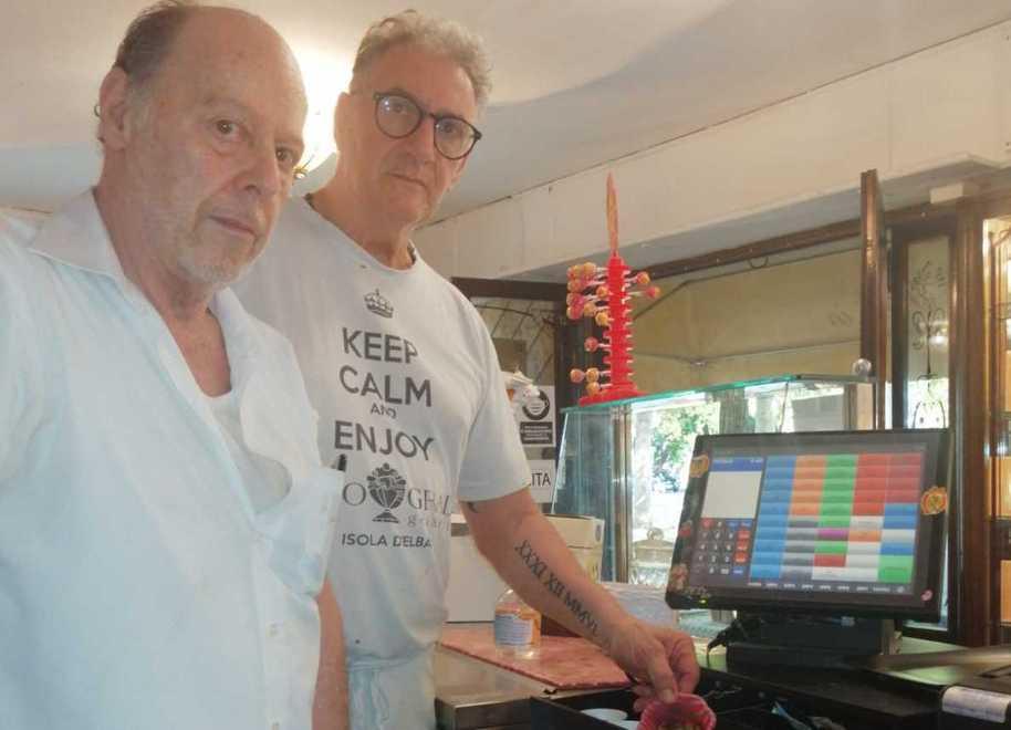 Raid nella pasticceria, ladro inseguito per chilometri. Il titolare: «Ci ha agito ci conosceva bene»