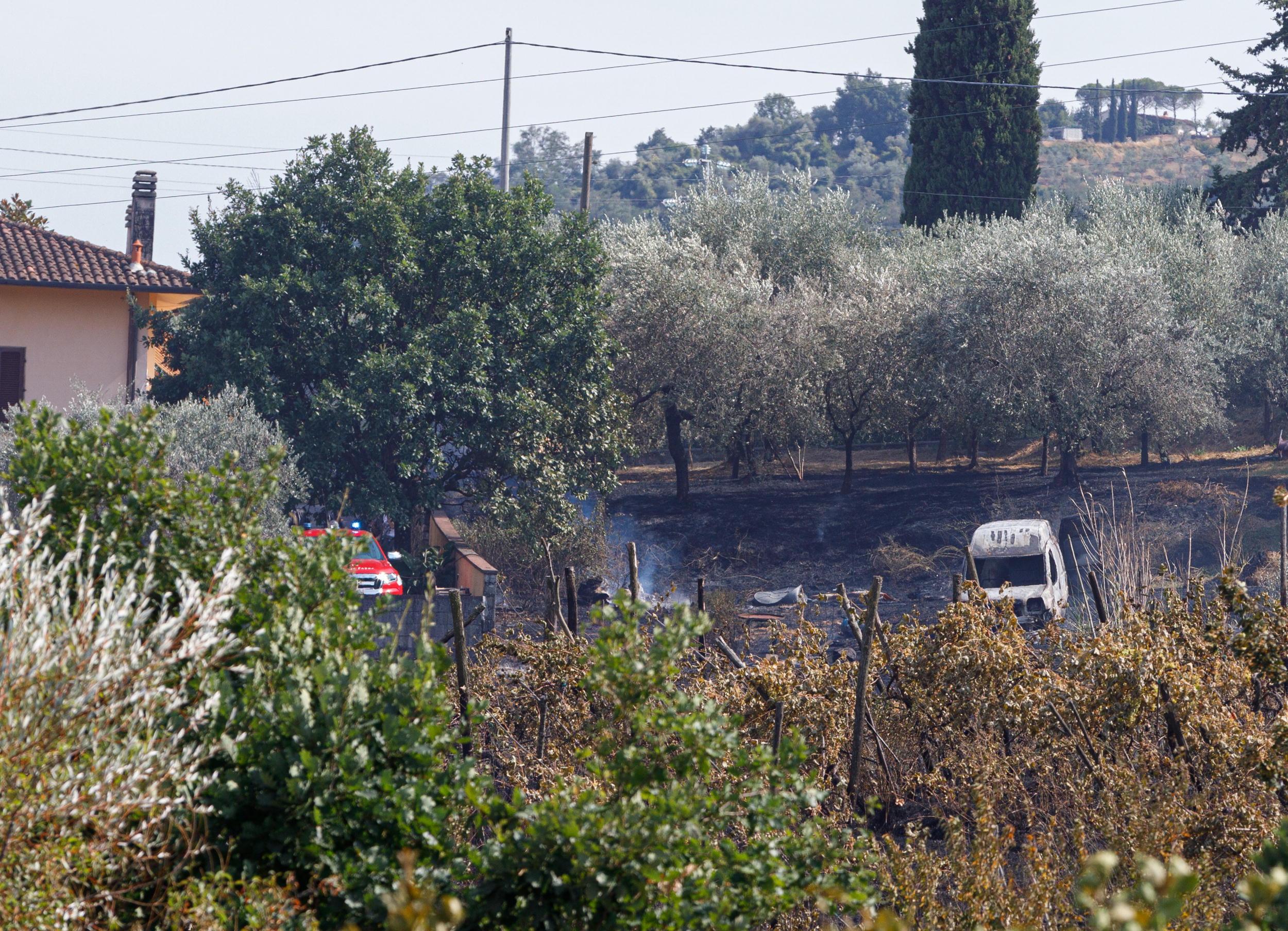 Un'auto bruciata (foto Nucci)
