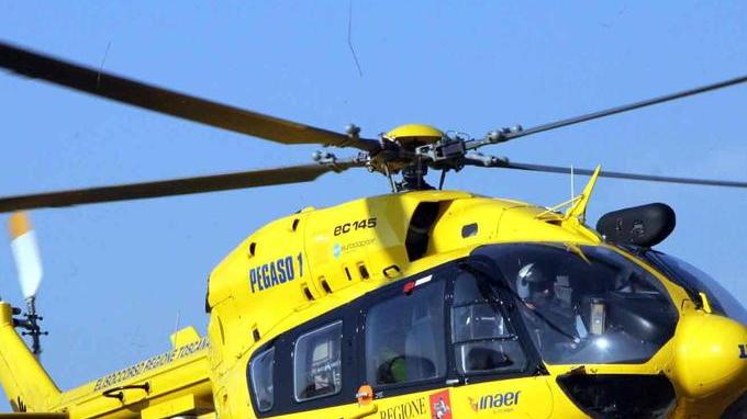 Schianto all'uscita della Fi-Pi-Li: amputata la gamba al motociclista di 23 anni