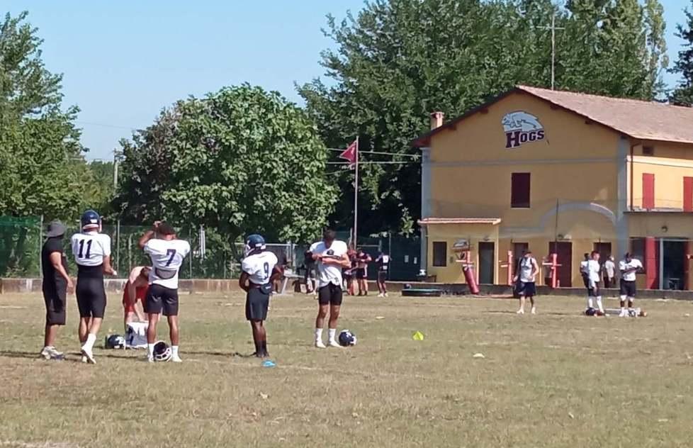 Focolaio francese, tamponi a tappeto ma niente quarantene. Squadra ripartita senza avvisare l’Ausl 