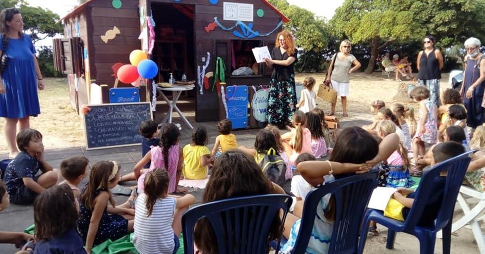Tanti bimbi alla Casina dei libri