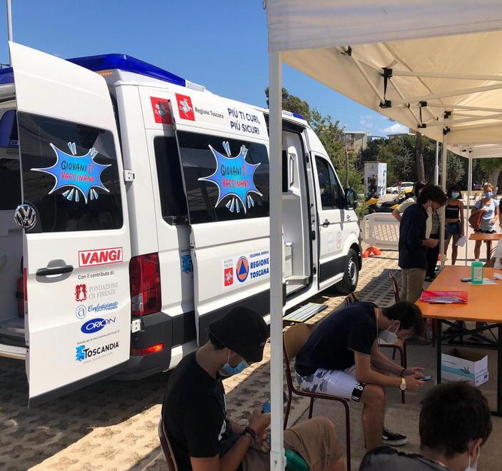 Giovani e vaccini, il camper in arrivo anche a Livorno