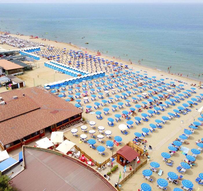 I balneari: «Il problema è convincere gli indecisi»