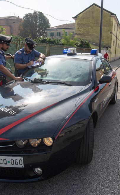 Un 82enne denunciato per un pugno a un 77enne durante un’accesa lite 
