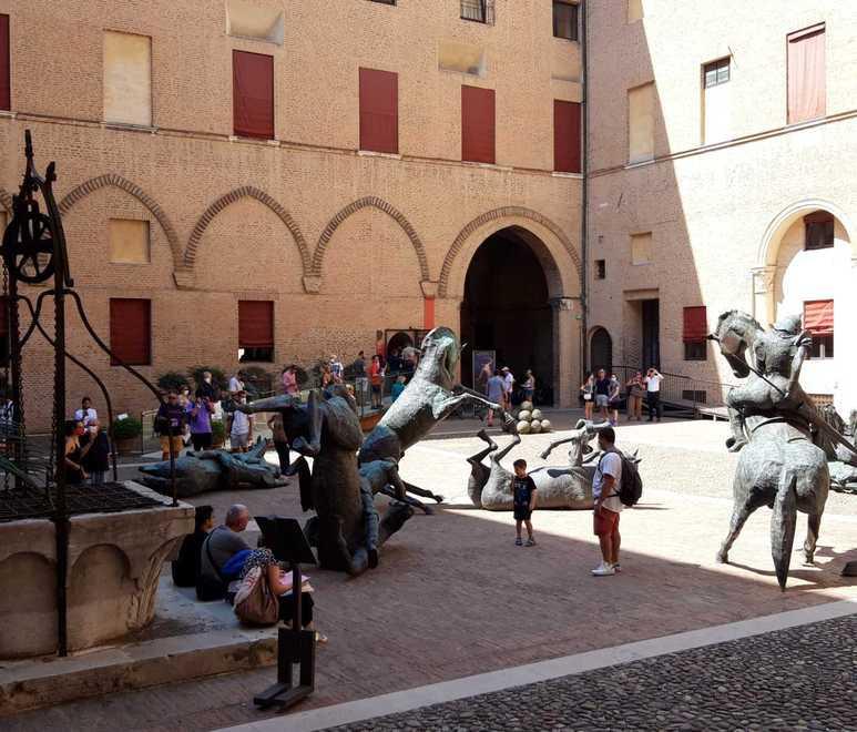 Green pass, a Ferrara code e intoppi in Castello e al Museo Duomo 