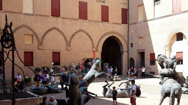 Green pass, a Ferrara code e intoppi in Castello e al Museo Duomo
