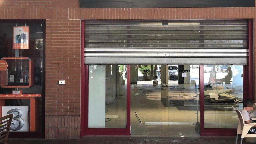 La profumeria svuotata al centro commericiale di via Chirici