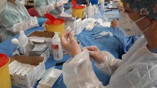 Vaccini, in Sardegna 6 settimane di tempo per arrivare all'80 per cento